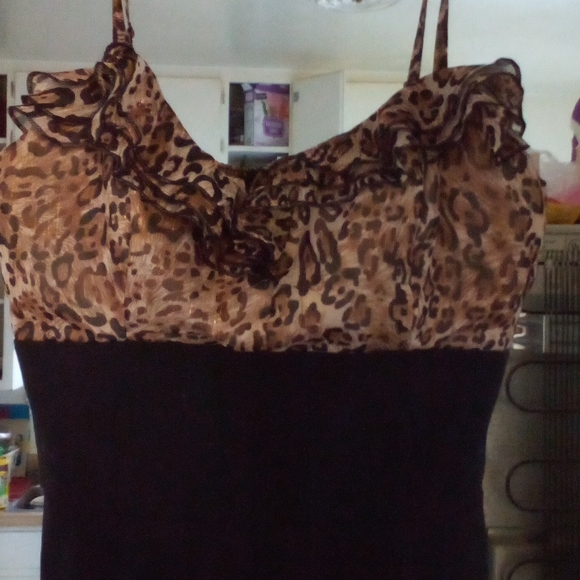 Woman's dress - Picture 2 of 2